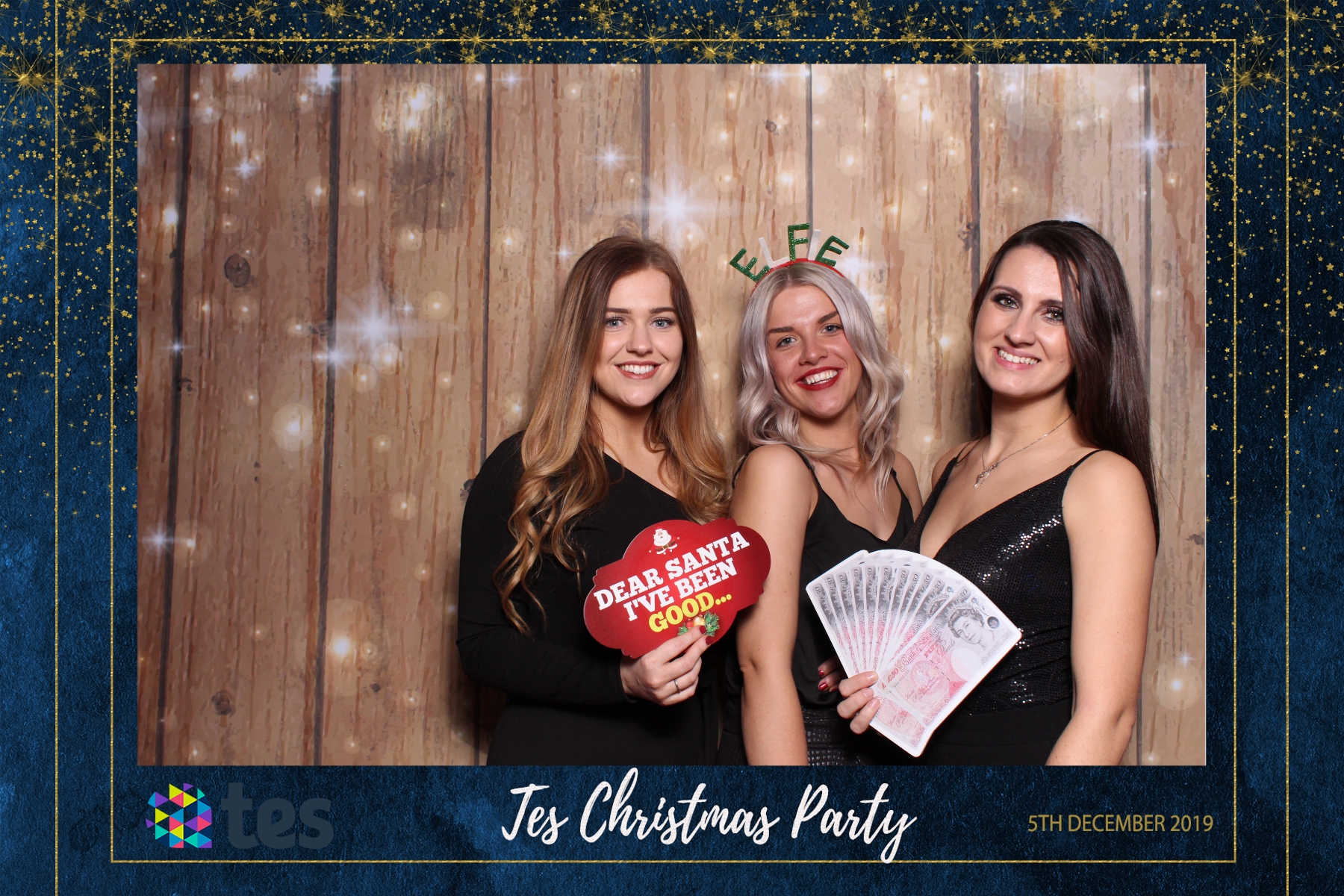 Tes Christmas party  | View more photos from the event at gallery.magicimages.uk/u/MagicImages/Tes-Christmas-party